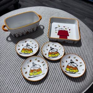 Peanuts Snoopy Puffer Jacket &Gang Fall Leaves baking dishes, appetizer plates